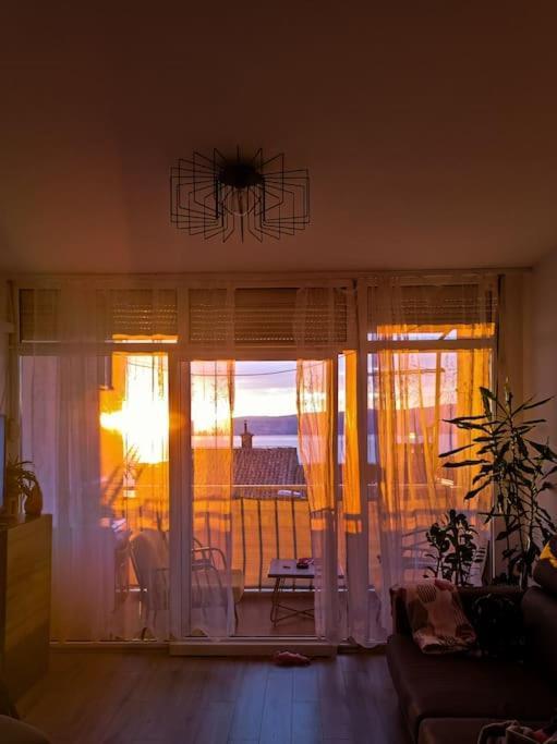 Novouredeni Stan S Balkonom I Pogledom Na More Senj  Exterior photo