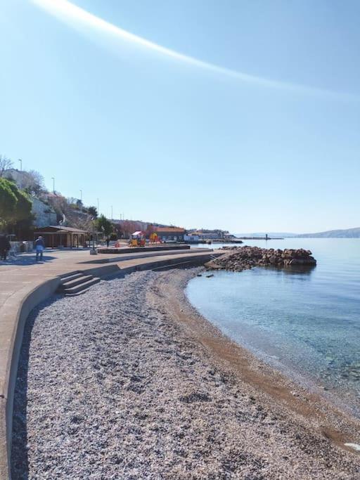 Novouredeni Stan S Balkonom I Pogledom Na More Senj  Exterior photo
